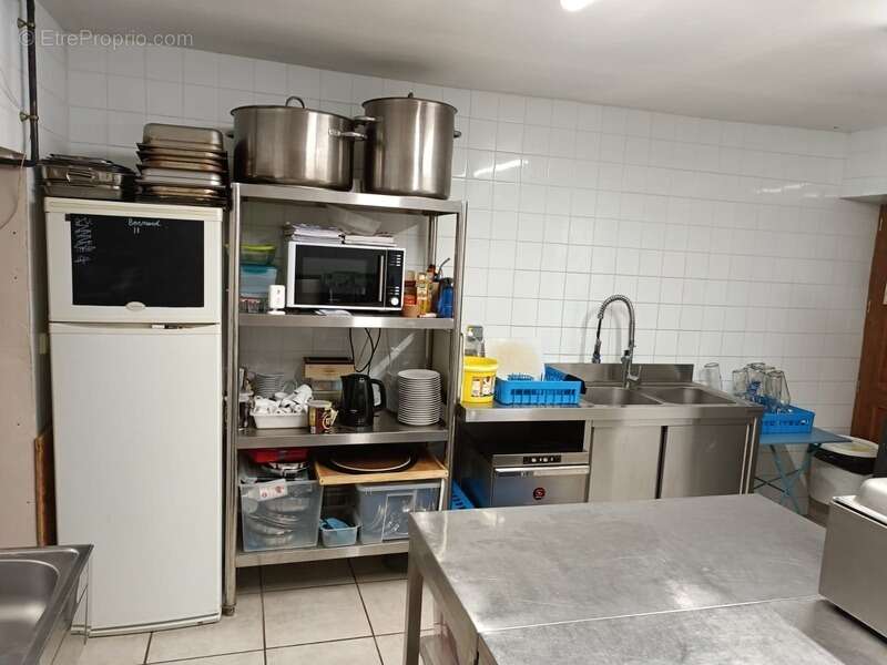 Commerce à AIGUEPERSE