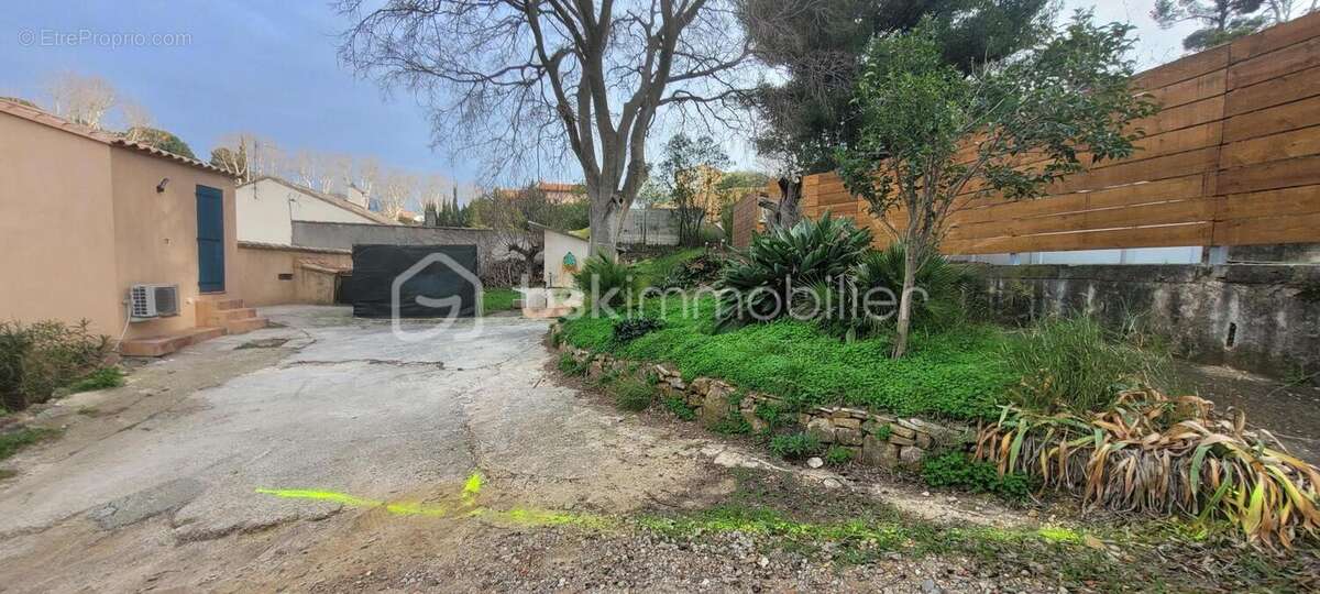 Terrain à OLLIOULES