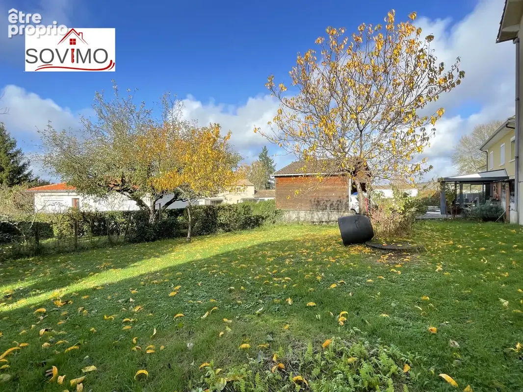 En centre ville, belle maison rénovée avec jardin, garage, et terrasse - photo 3