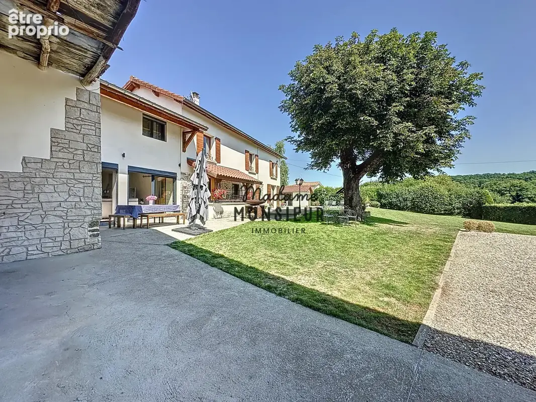 Photo Maison à Montcarra au prix de 849 000€