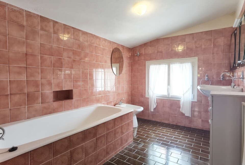Maison à SAINT-MACAIRE-EN-MAUGES