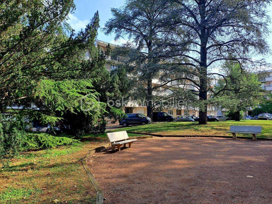 Appartement à DECINES-CHARPIEU