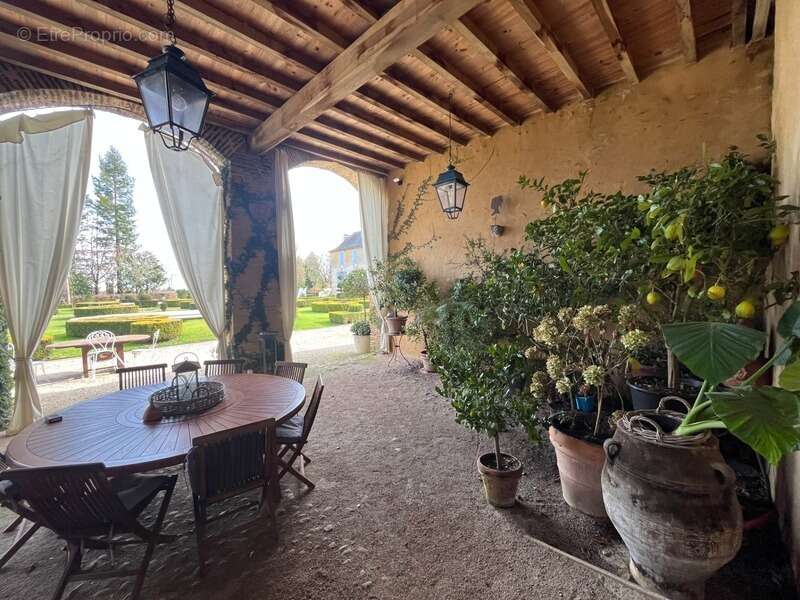 ELEGANT CHATEAU XVIIIs, sans travaux, sur 1 hectare clos de murs, jardin paysagé, chapelle, orangerie, dépendances, pour famille - photo 38