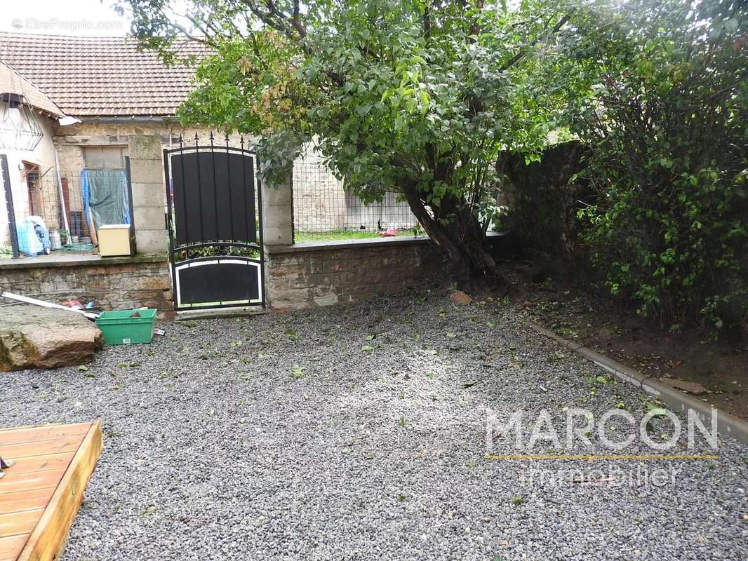 Maison à SAINT-MARC-A-FRONGIER