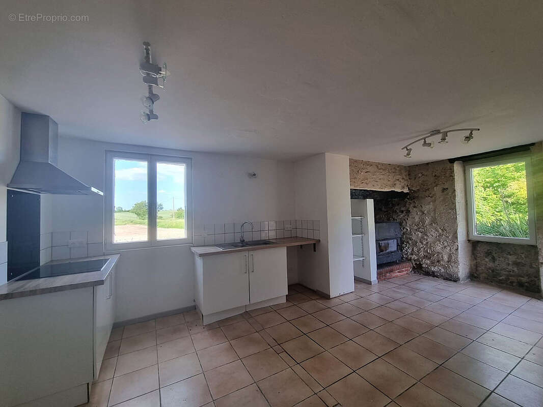 Maison à MONTAIGU-DE-QUERCY