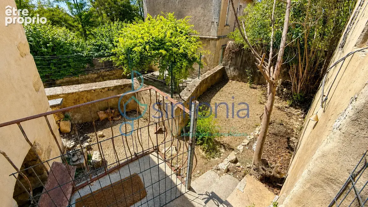 Charmante maison de village rénovée avec jardin, terrasse, grand garage et caves voûtées - photo 2