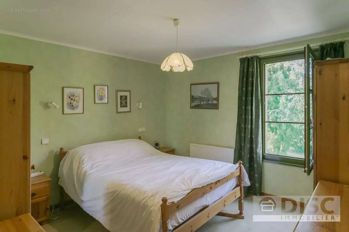 Maison de plain-pied avec grand jardin et garage. - photo 10