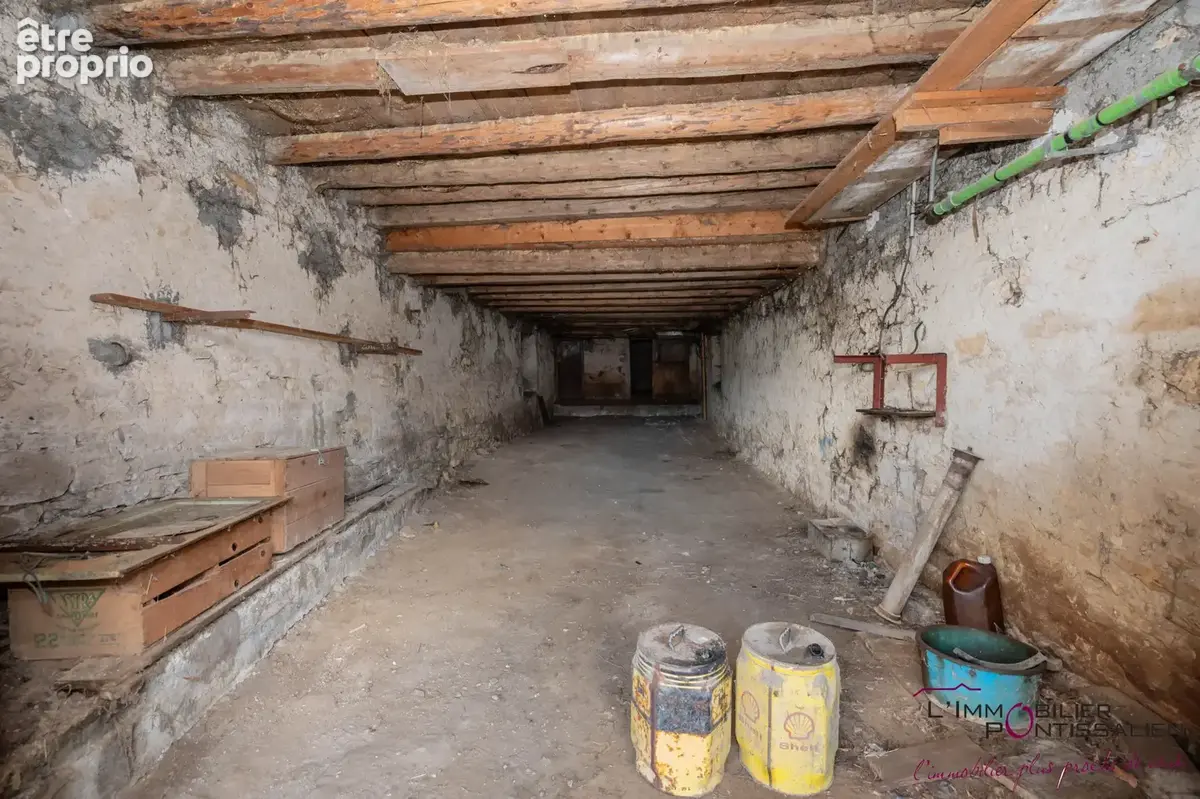 Dommartin - corps de ferme à rénover - environ 750 m2 exploitables - photo 7