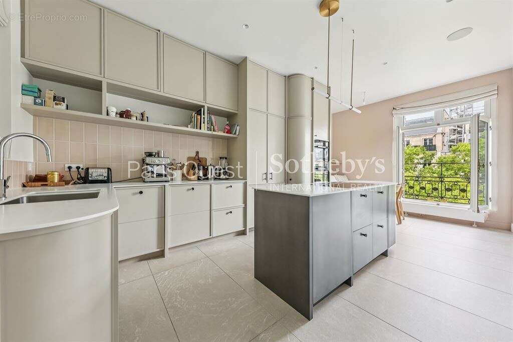 Appartement à PARIS-17E