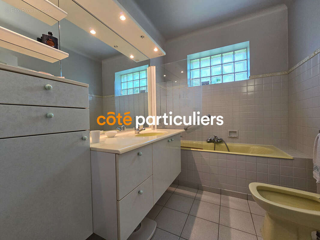 Maison 4 chambres jardin et double garage - photo 9