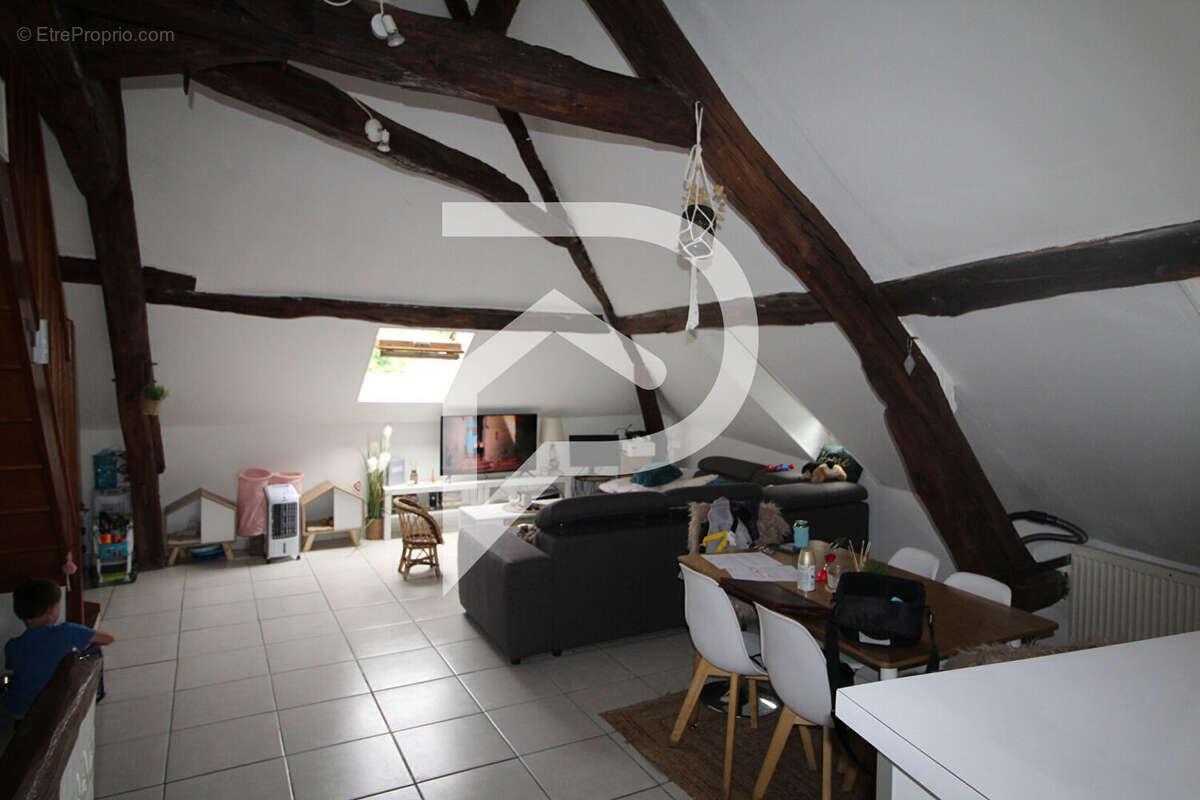 Appartement à NANTEUIL-LE-HAUDOUIN