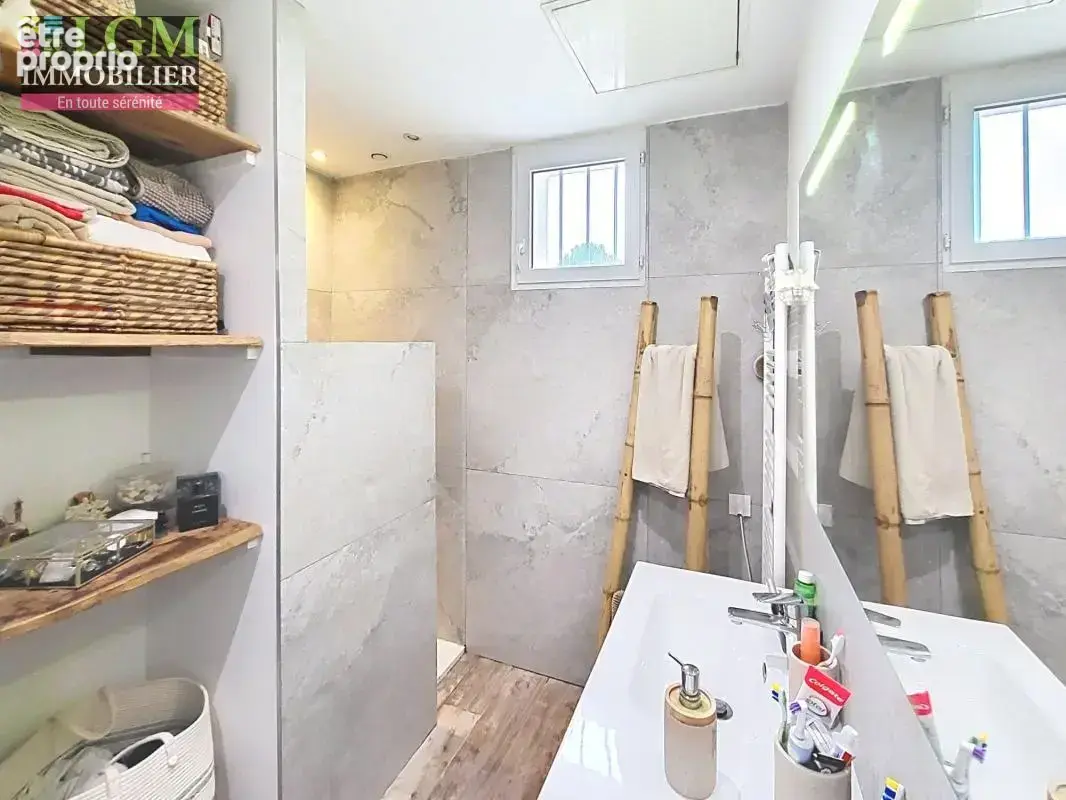 Maison rénovée plain-pied – Quartier calme et recherché Vitrolles Nord - photo 12