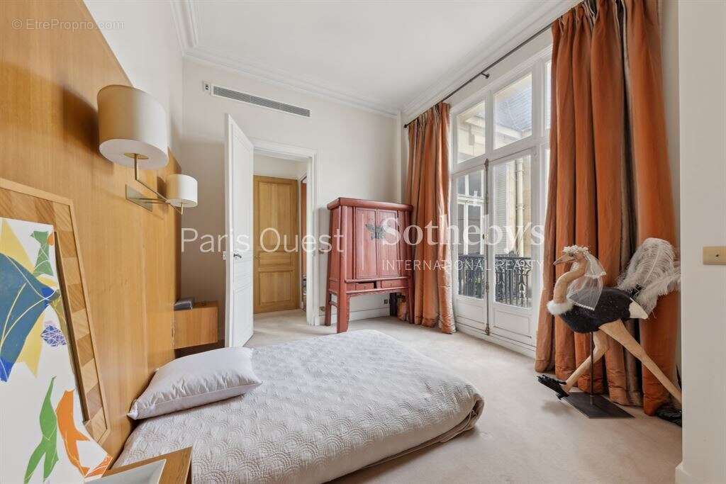 Appartement à PARIS-8E