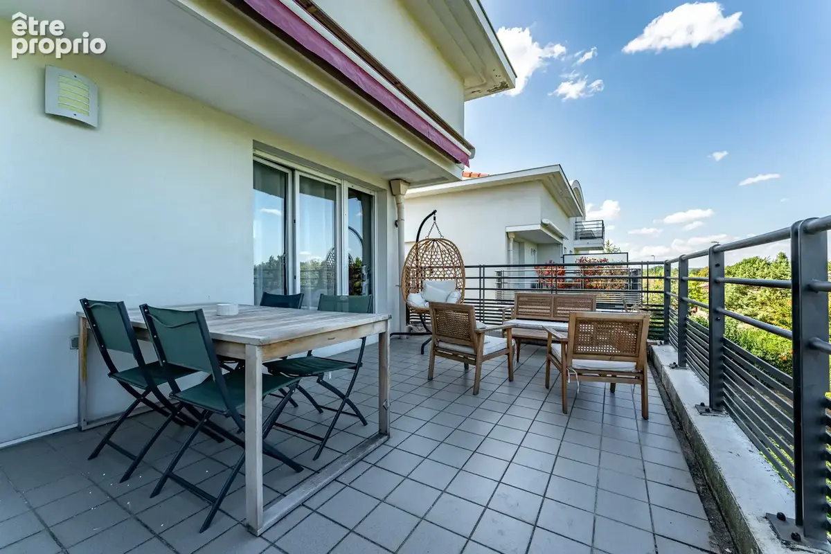 Appartement à MEYZIEU