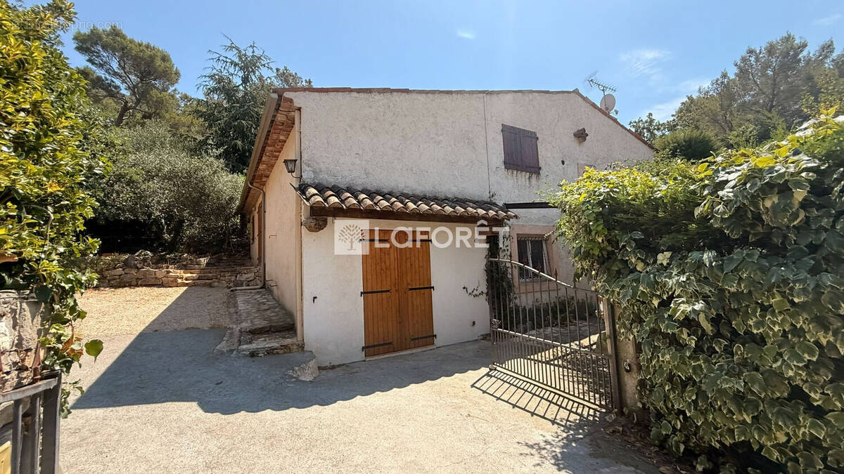 Maison à SAINT-CEZAIRE-SUR-SIAGNE