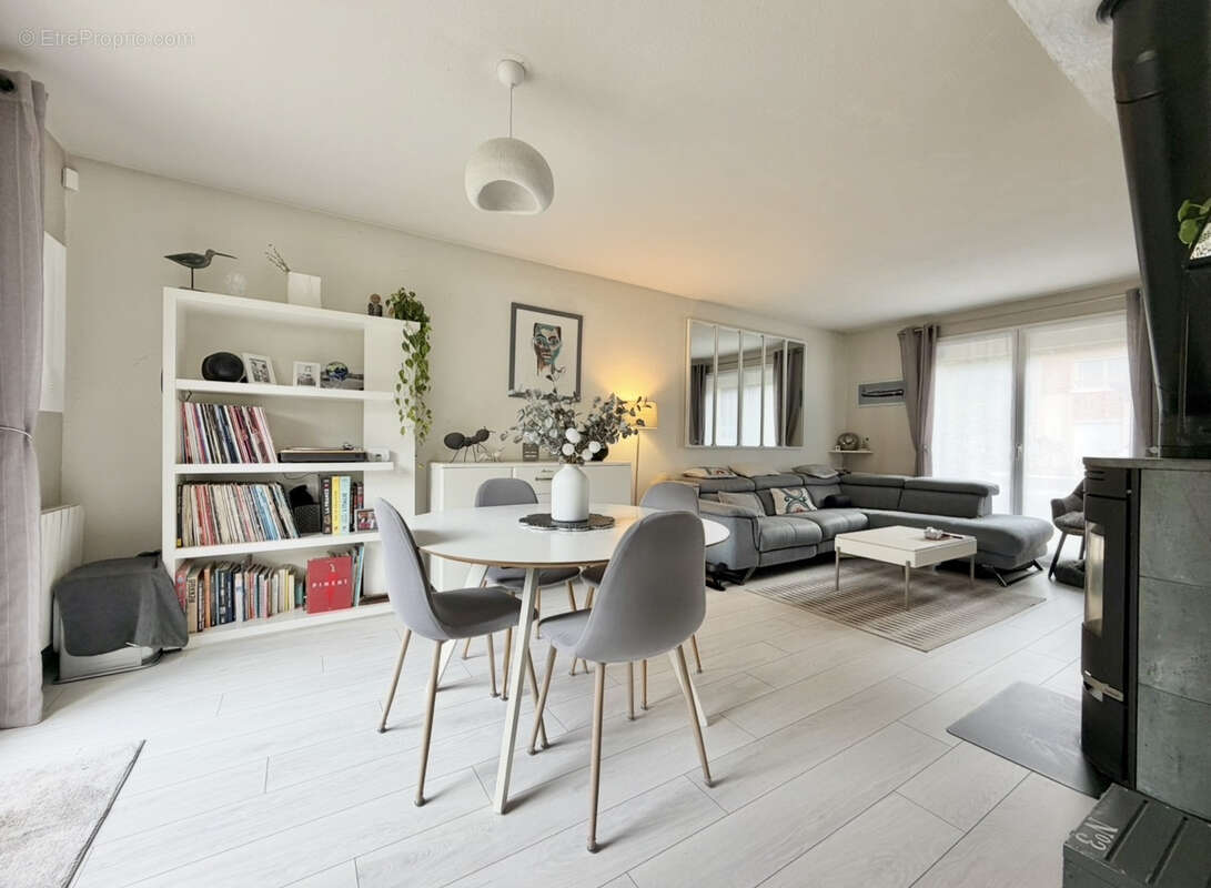 Maison à VILLE-LA-GRAND
