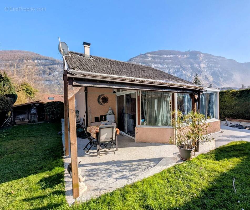 Maison à ETREMBIERES