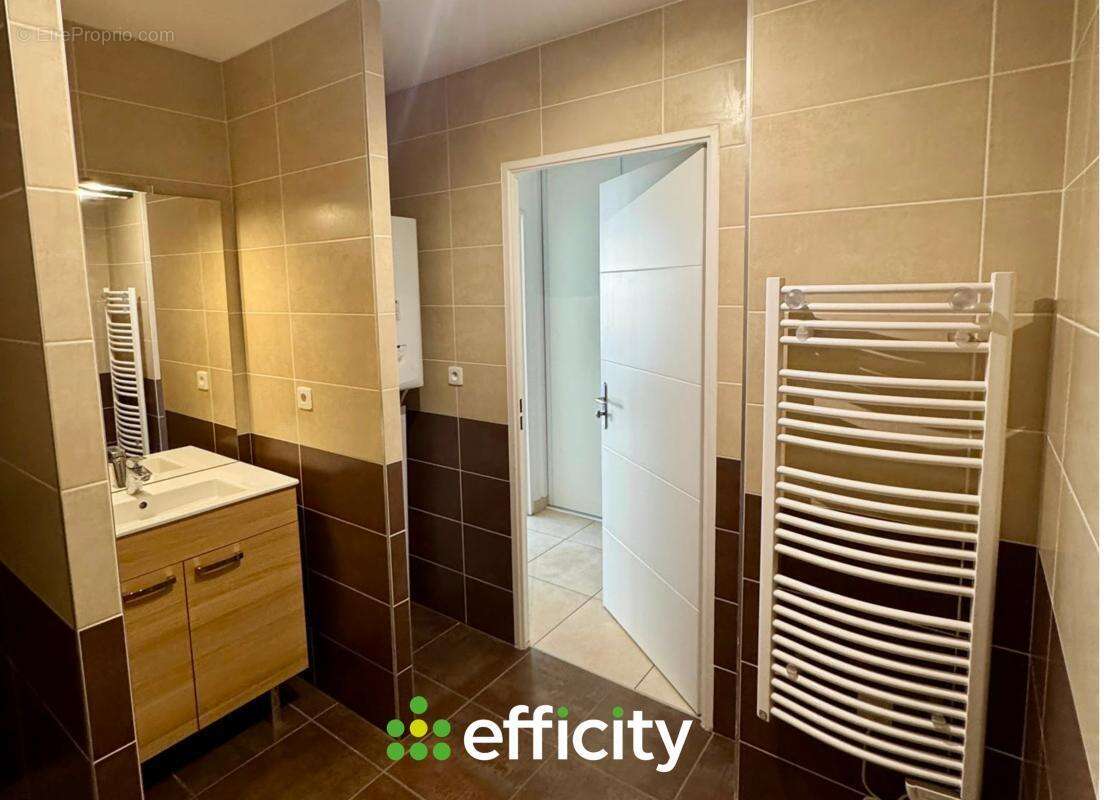 Appartement 29 m² à Bron  - photo 3