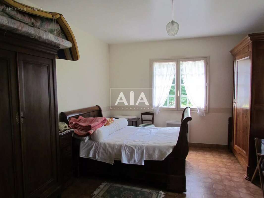 Maison à LES ADJOTS