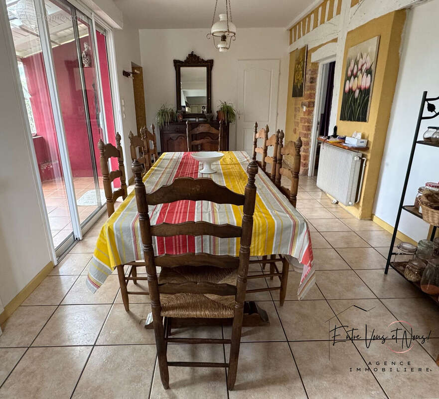 SALLE À MANGER - CUISINE - Maison à BAZAS