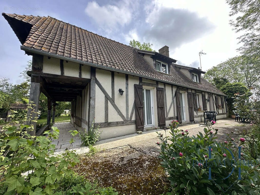 Cachet de l'ancien avec colombages. - Maison à PANILLEUSE