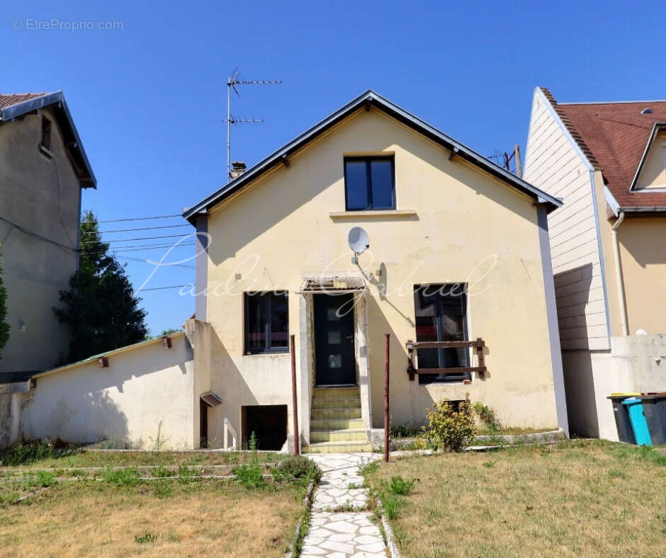 Petite maison rénovée Sté Cécile avec jardin, garage, sous-sol et dépendances - photo 2