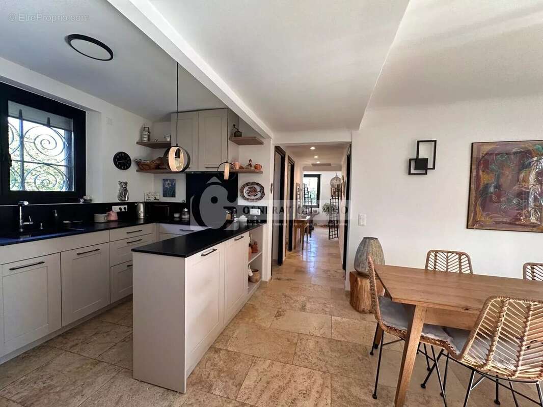 Maison à FONTVIEILLE