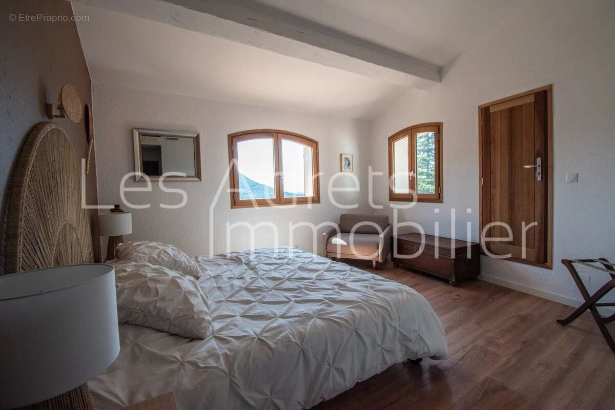 Maison à LES ADRETS-DE-L&#039;ESTEREL