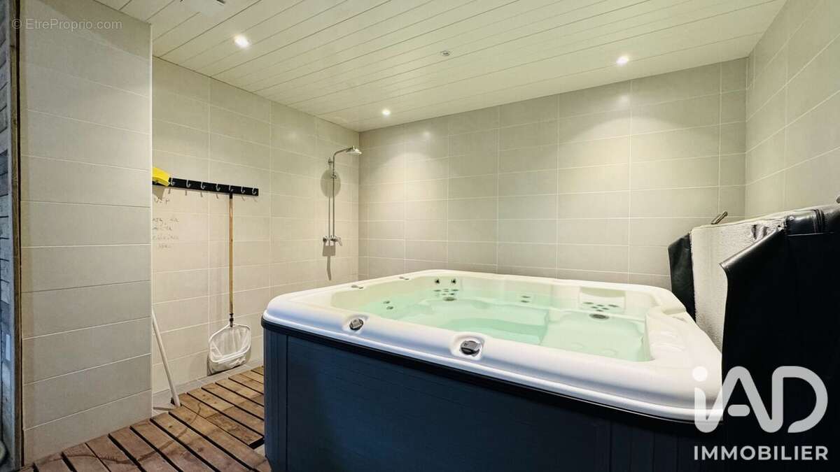 Maison 209 m² à Formigueres  - photo 5