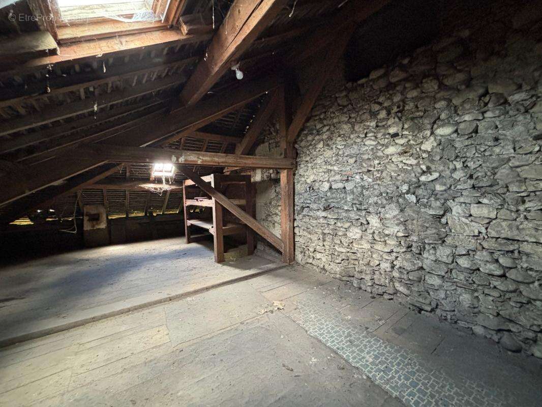 Appartement à ENTRE-DEUX-GUIERS