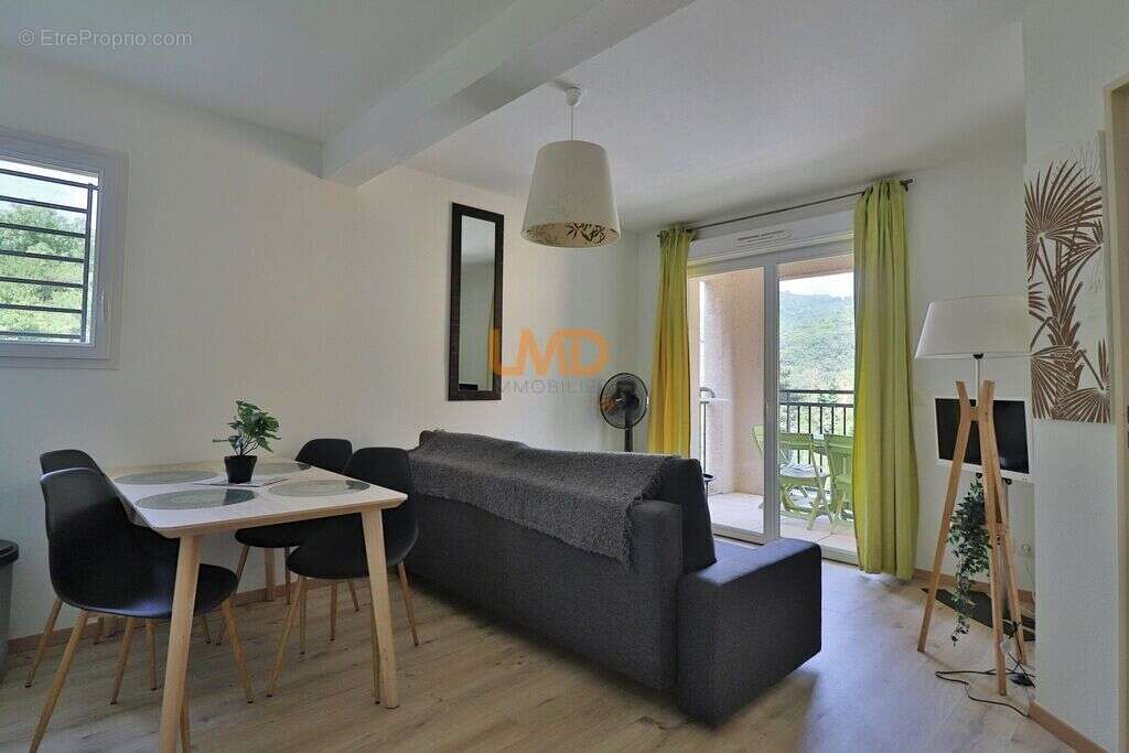 Appartement à AVENE