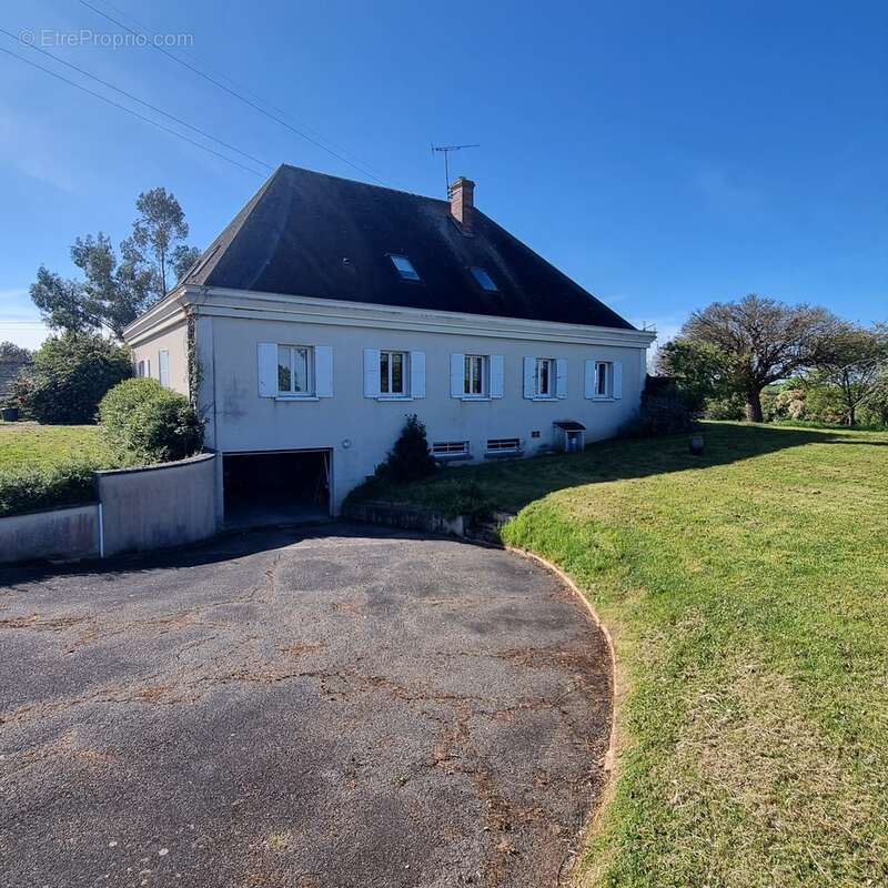 Maison à MONTGIVRAY