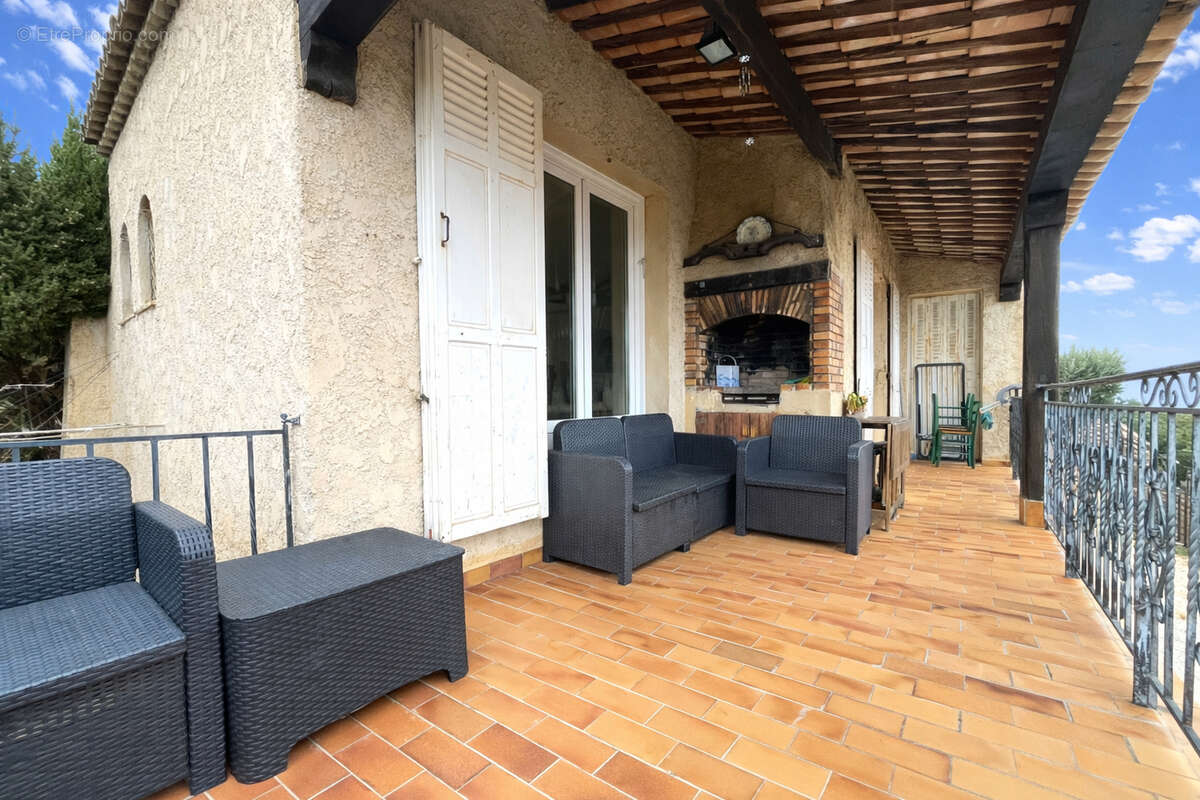 Maison à SAINT-LAURENT-DU-VAR