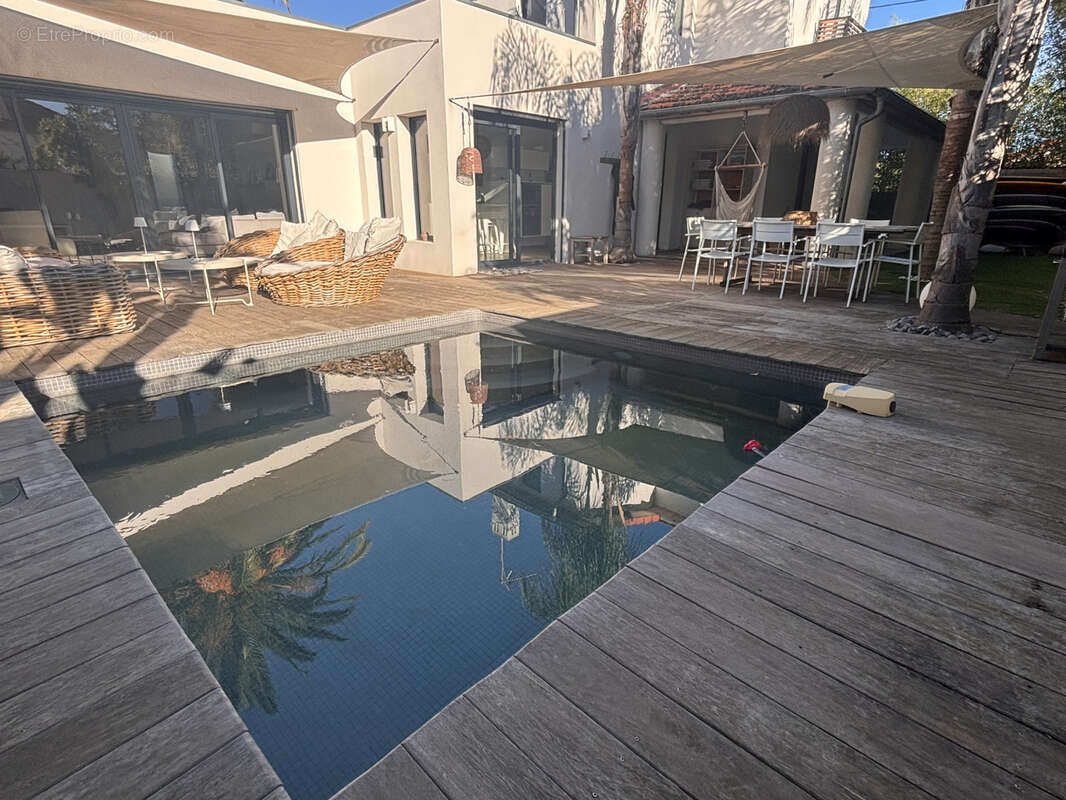 Maison à SAINT-CYR-SUR-MER