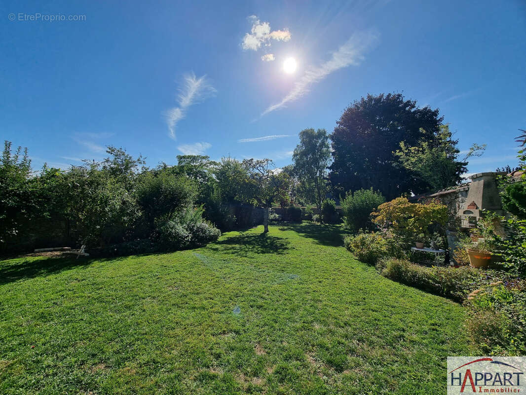 Maison à VAUX-LE-PENIL