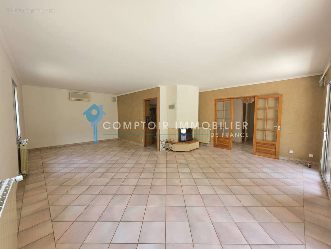 Dépt Hérault (34) -Aniane - À vendre - Villa T4/T5 avec terrasses, piscine, garage, sous-sol, parcelle de 1800 - photo 7