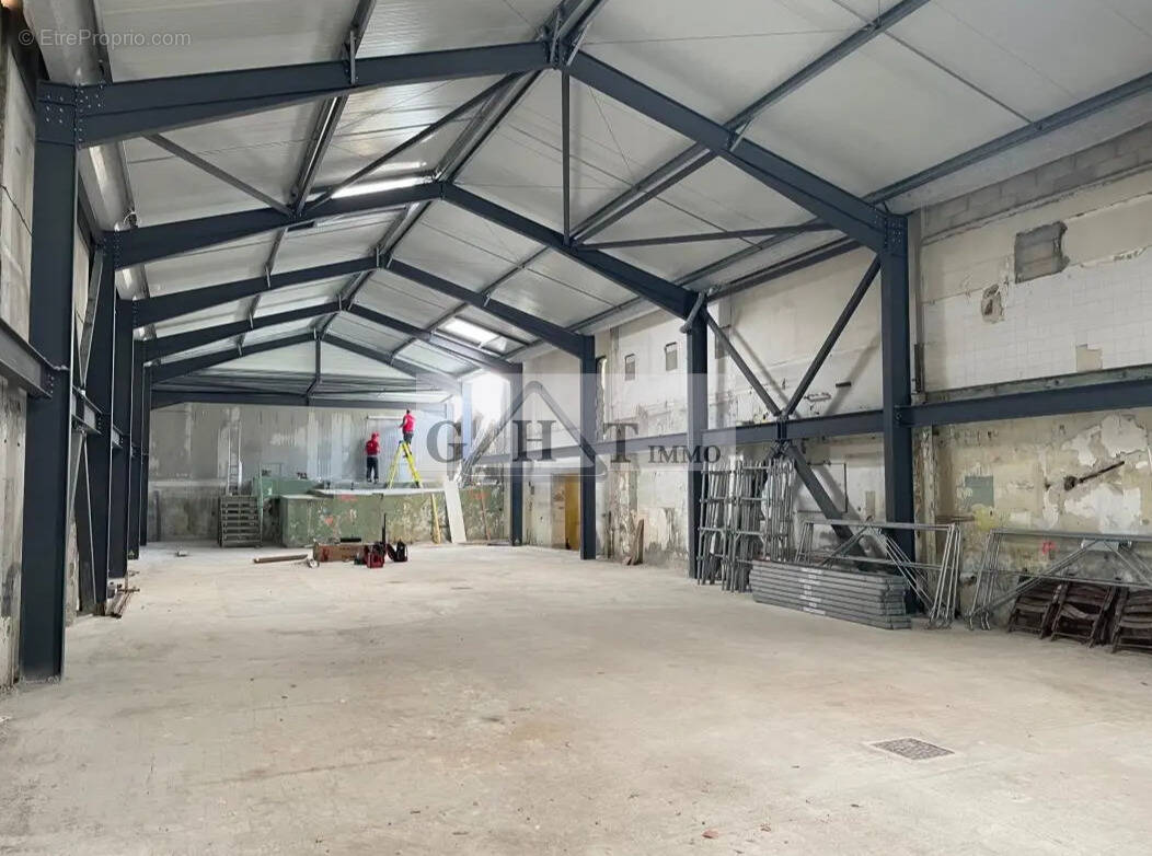 Commerce à LE COUDRAY-MONTCEAUX