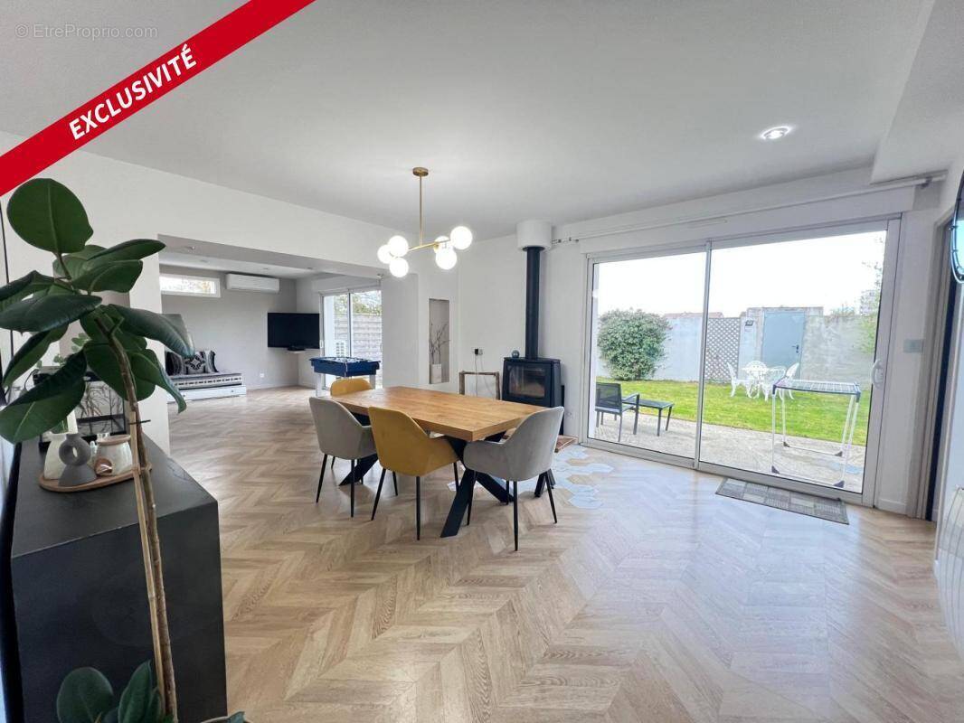 Maison à SAINT-MACAIRE-EN-MAUGES