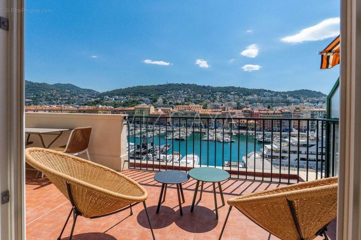 Port de Nice- Dernier étage - Vente 3 pièces - Terrasses - Vue mer - photo 2
