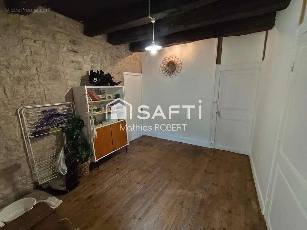 Maison 85 m² à Aussac-Vadalle  - photo 9