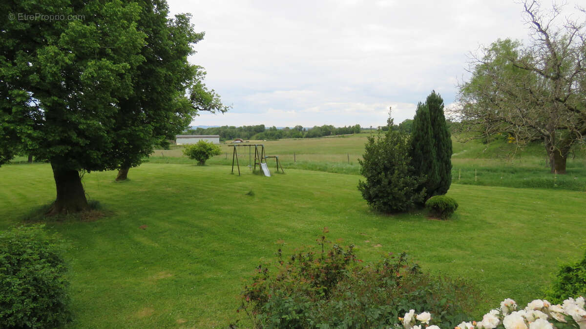 Maison à LANOUAILLE