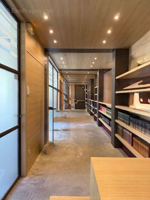 Commerce à FONTAINE-DE-VAUCLUSE