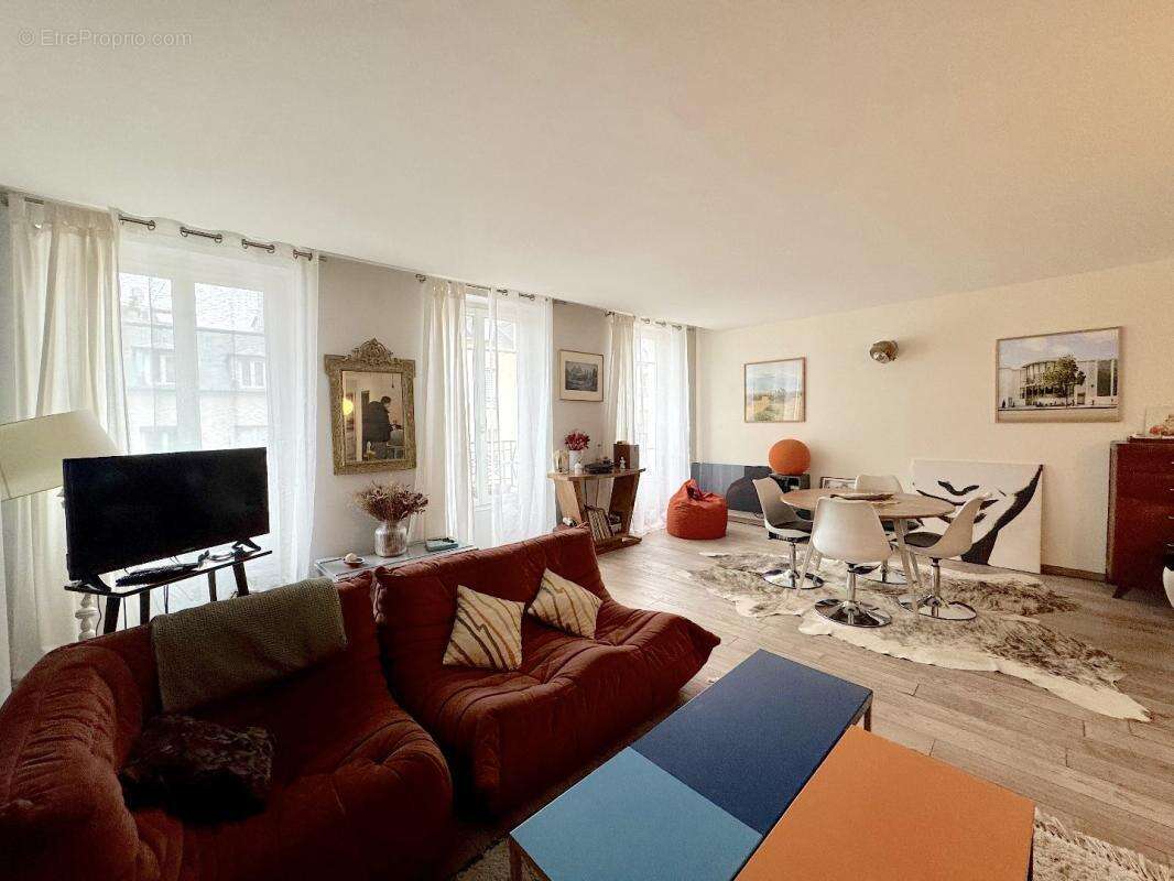 Appartement à PARIS-10E