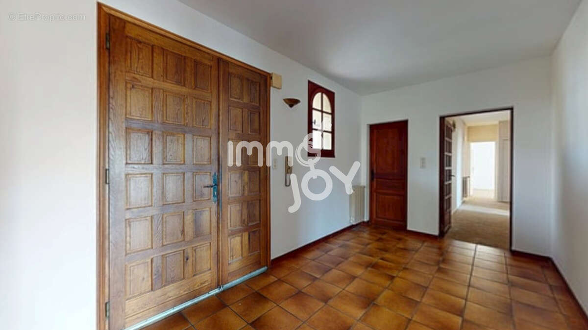 Roques - Grande villa familiale avec sous-sol et terrain piscinable - photo 10