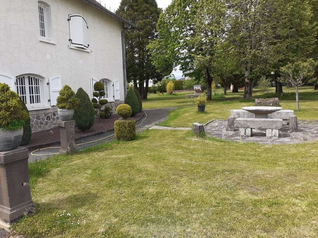 Maison à YTRAC