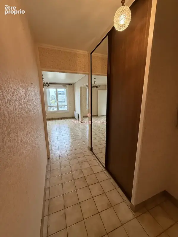 Appartement 6 pièces 95 m² à vendre à Chateauroux (36000) - photo 2