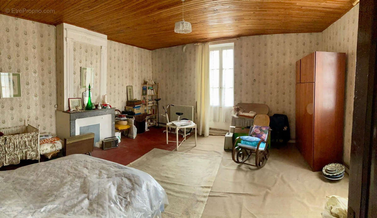 Maison à PUJOLS-SUR-CIRON