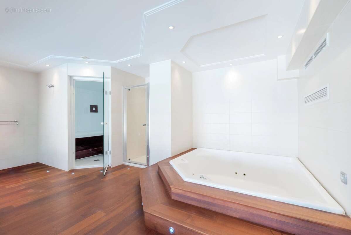Villa contemporaine à Mandelieu-la-Napoule avec vue mer panoramique et espace bien-être - photo 14