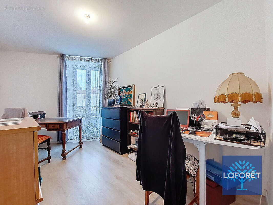 Immeuble de rapport avec local commercial et appartement Centre-bourg - photo 7