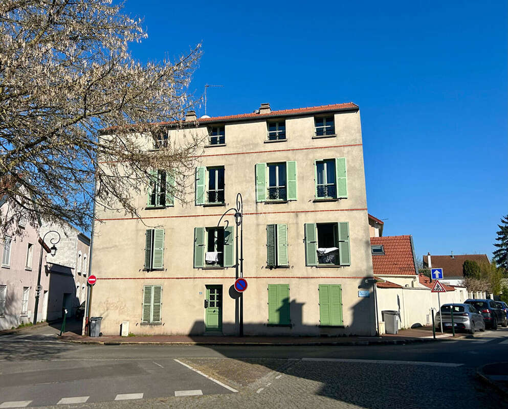 Appartement à LE MESNIL-LE-ROI